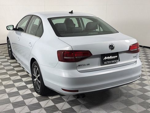 Used 2017 Volkswagen Jetta SE image 7