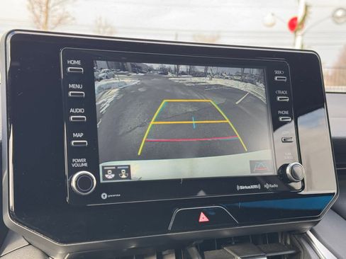 Used 2022 Toyota Venza XLE image 23