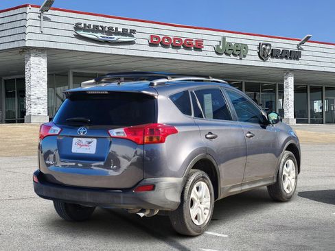 Used 2013 Toyota RAV4 LE image 4