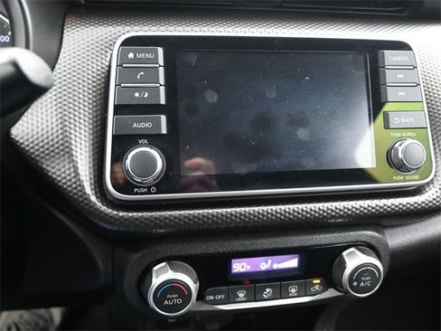 Used 2018 Nissan Kicks SV image 13