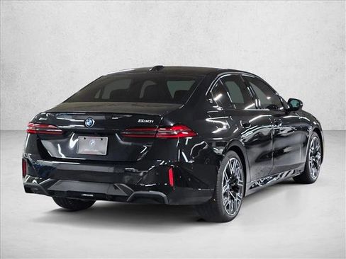 Used 2026 BMW 530i xDrive w/ M Sport Package AWD/4WD image 5