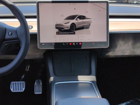 Used 2022 Tesla Model Y Long Range AWD/4WD image 29