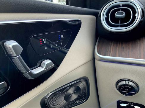 Certified 2025 Mercedes-Benz GLC 300 4MATIC image 24