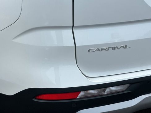 Used 2024 Kia Carnival LX image 26