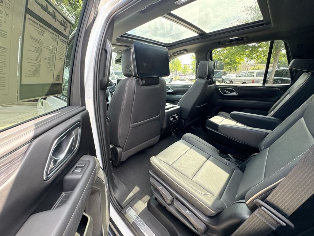 Used 2023 GMC Yukon SLT RWD image 32