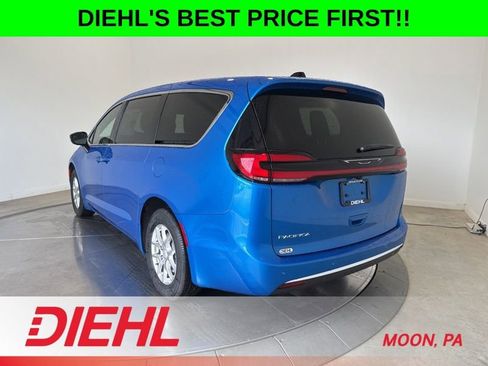 New 2027 Chrysler Pacifica Select FWD image 5
