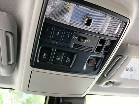 Used 2023 Toyota 4Runner Limited AWD/4WD image 18