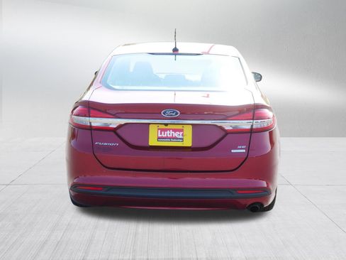 Used 2017 Ford Fusion SE w/ Fusion SE Technology Package FWD image 6