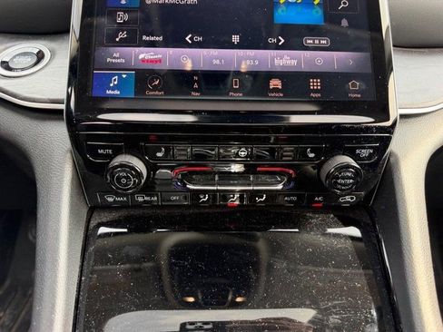 Used 2022 Jeep Grand Cherokee L Limited AWD/4WD image 17