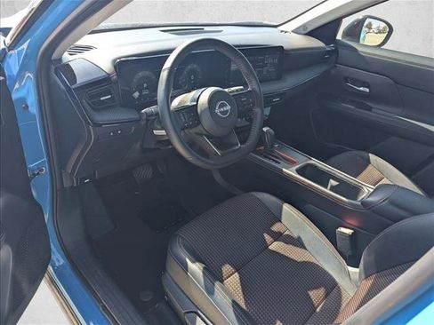 Used 2025 Nissan Kicks SR w/ SR Premium Package image 9