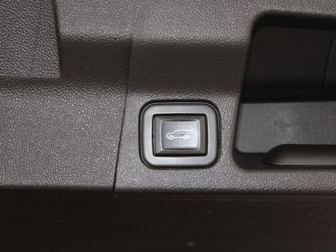 Used 2022 GMC Acadia SLE w/ Driver Convenience Package image 14