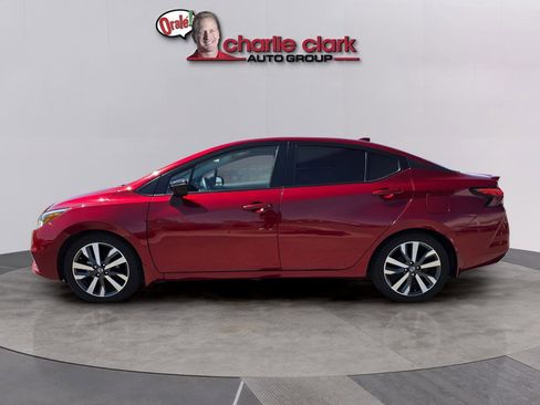 Used 2021 Nissan Versa SR FWD image 3