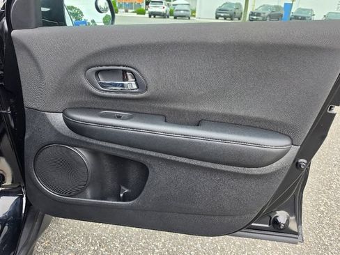 Used 2022 Honda HR-V LX image 10