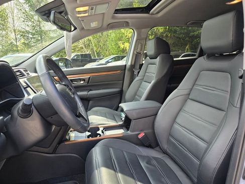 Used 2020 Honda CR-V Touring image 2