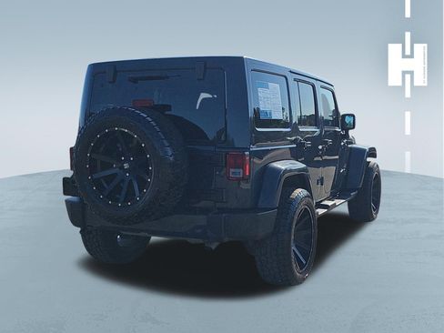 Used 2017 Jeep Wrangler Unlimited Sahara w/ Connectivity Group AWD/4WD image 4