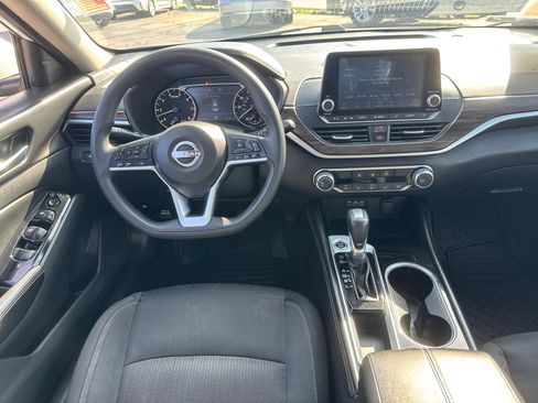 Used 2023 Nissan Altima 2.5 SV FWD image 8