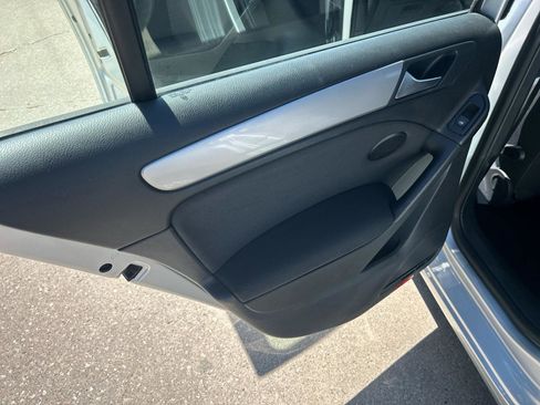 Used 2014 Volkswagen Golf 4-Door FWD image 11