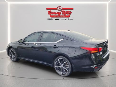 Used 2023 Nissan Altima 2.5 SR w/ SR Premium Package FWD image 3