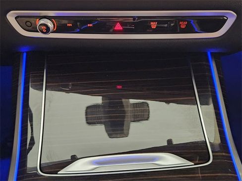 Used 2025 BMW X7 xDrive40i image 19