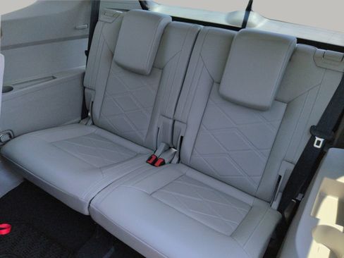 Used 2024 Volkswagen Atlas SE FWD image 18