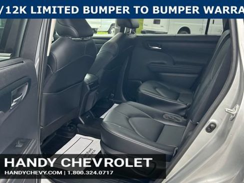 Used 2021 Toyota Highlander XLE AWD/4WD image 32