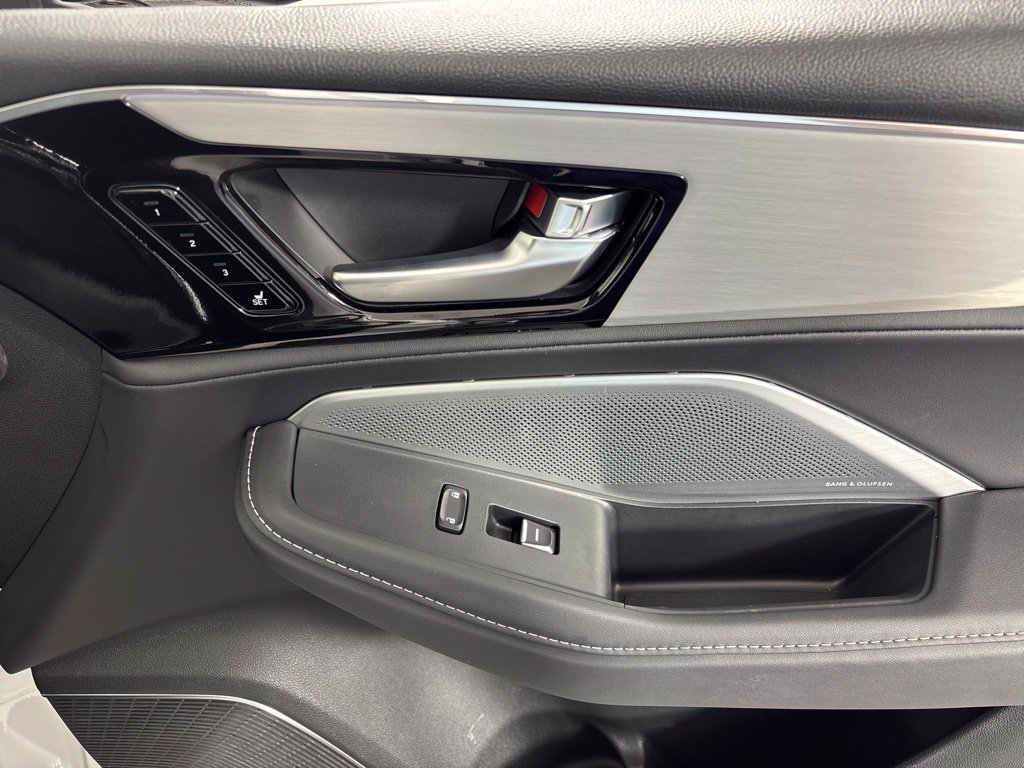 Certified 2025 Acura MDX w/ Technology Package FWD image 23