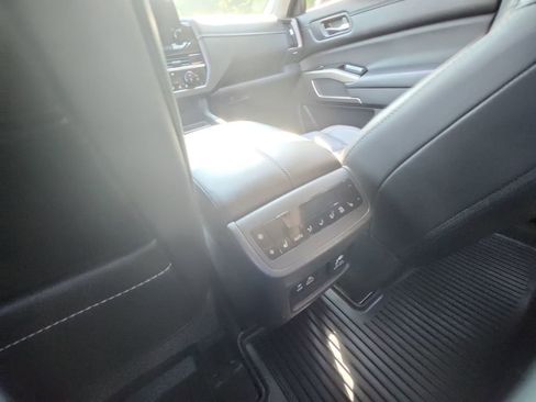 Used 2023 Nissan Pathfinder Platinum image 26