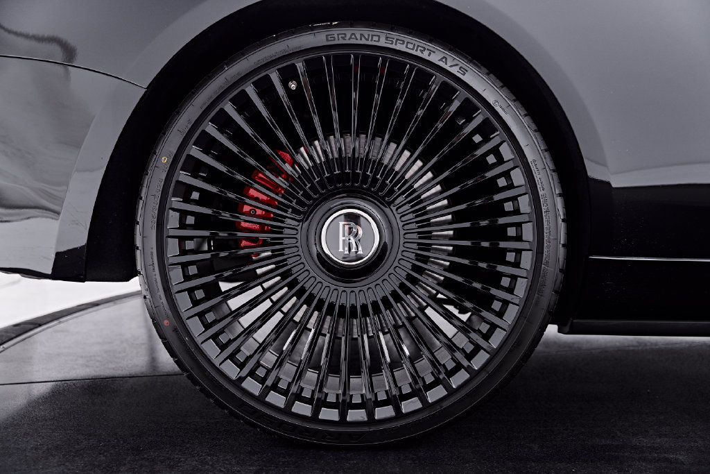 Used 2019 Rolls-Royce Dawn RWD image 32