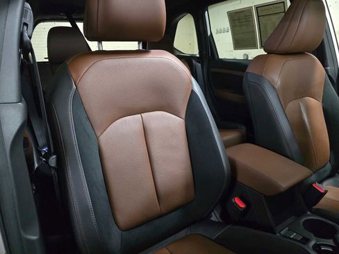 Used 2025 Subaru Forester Touring image 11