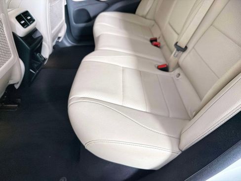 Used 2025 Mercedes-Benz GLC 350e 4MATIC image 27