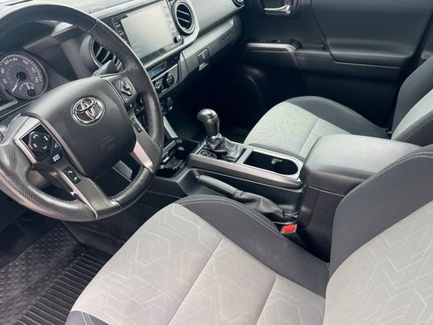 Used 2021 Toyota Tacoma TRD Off-Road w/ Technology Package AWD/4WD image 7