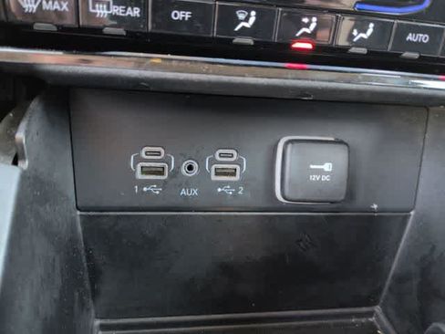 Used 2023 Jeep Grand Cherokee Laredo AWD/4WD image 30