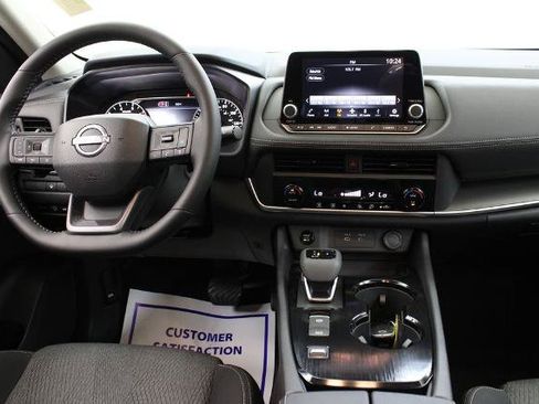 Certified 2026 Nissan Rogue SV FWD image 9