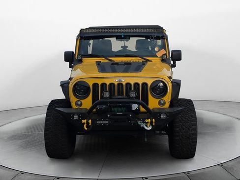 Used 2015 Jeep Wrangler Unlimited Sahara w/ Max Tow Package image 8