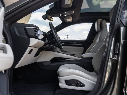 Certified 2025 Porsche Macan 4 Electric AWD/4WD image 21