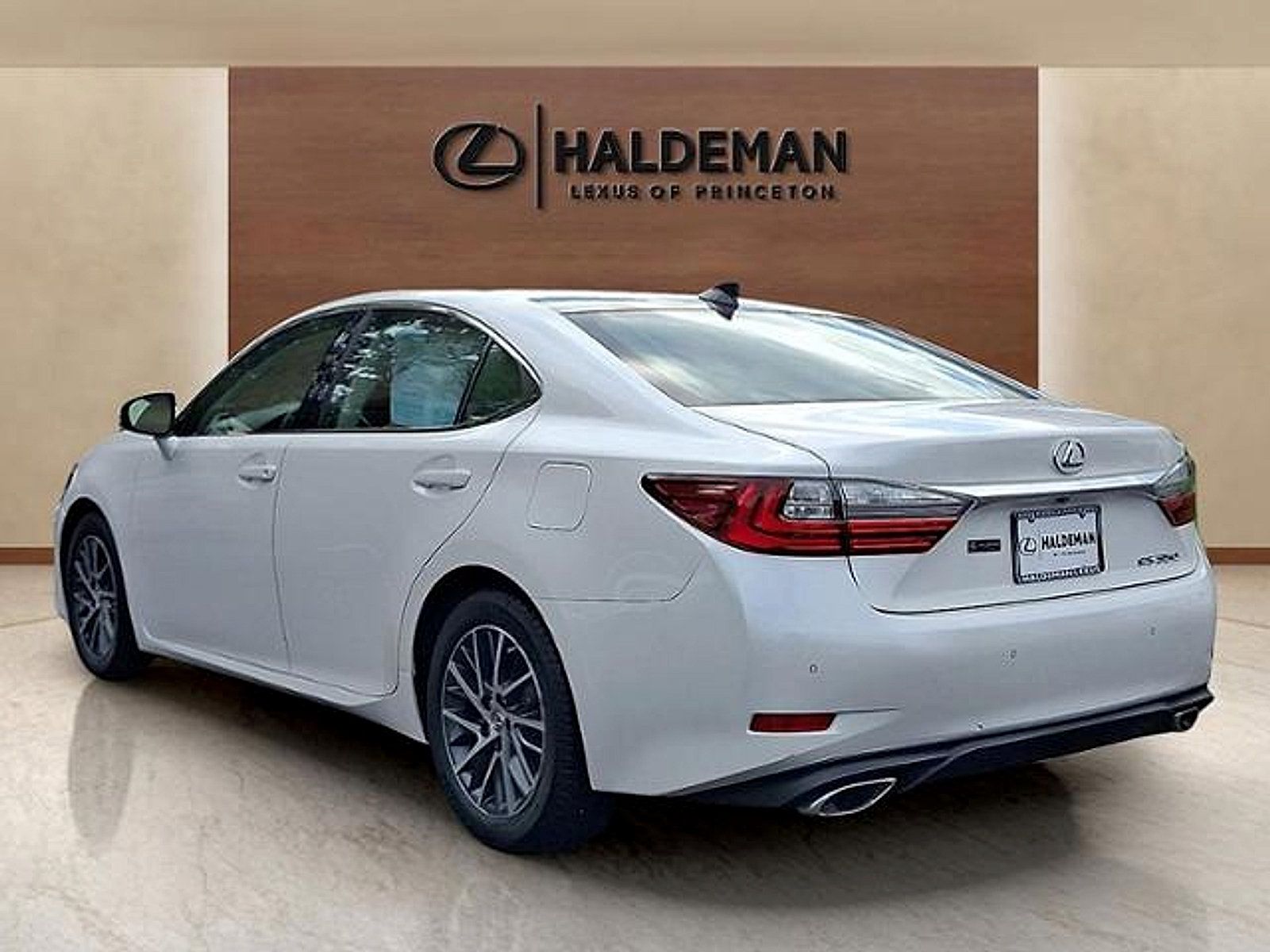 Used 2017 Lexus ES 350 FWD image 4