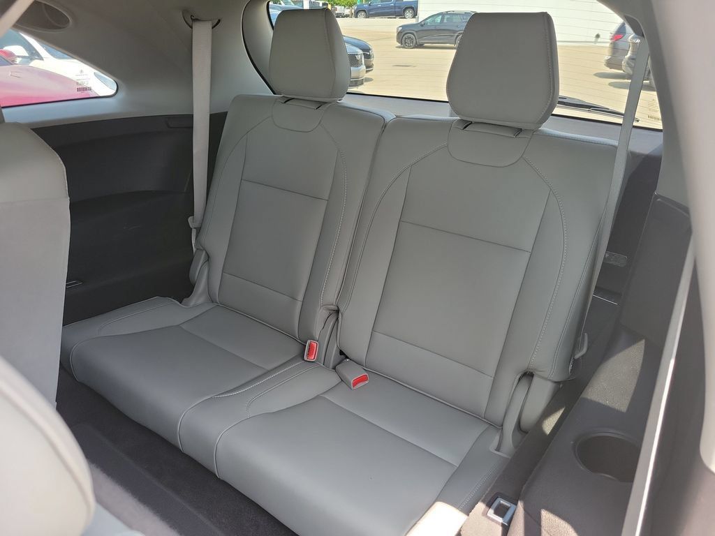Used 2017 Acura MDX w/ Technology Package AWD/4WD image 13