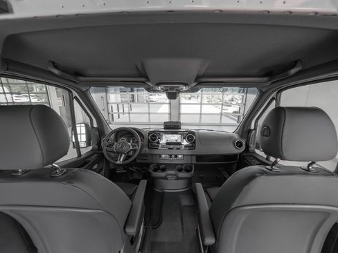 Used 2025 Mercedes-Benz Sprinter 2500 image 26