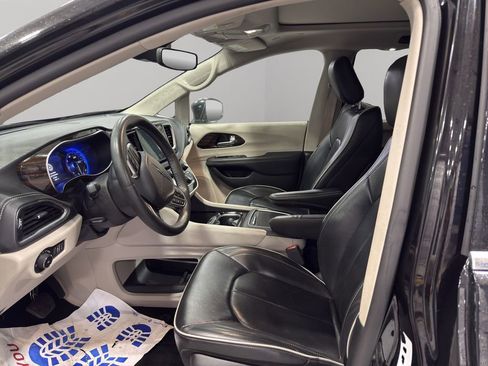 Used 2024 Chrysler Pacifica Limited w/ Trailer Tow Group image 3