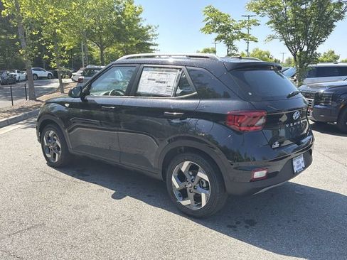 New 2026 Hyundai Venue SEL FWD image 5