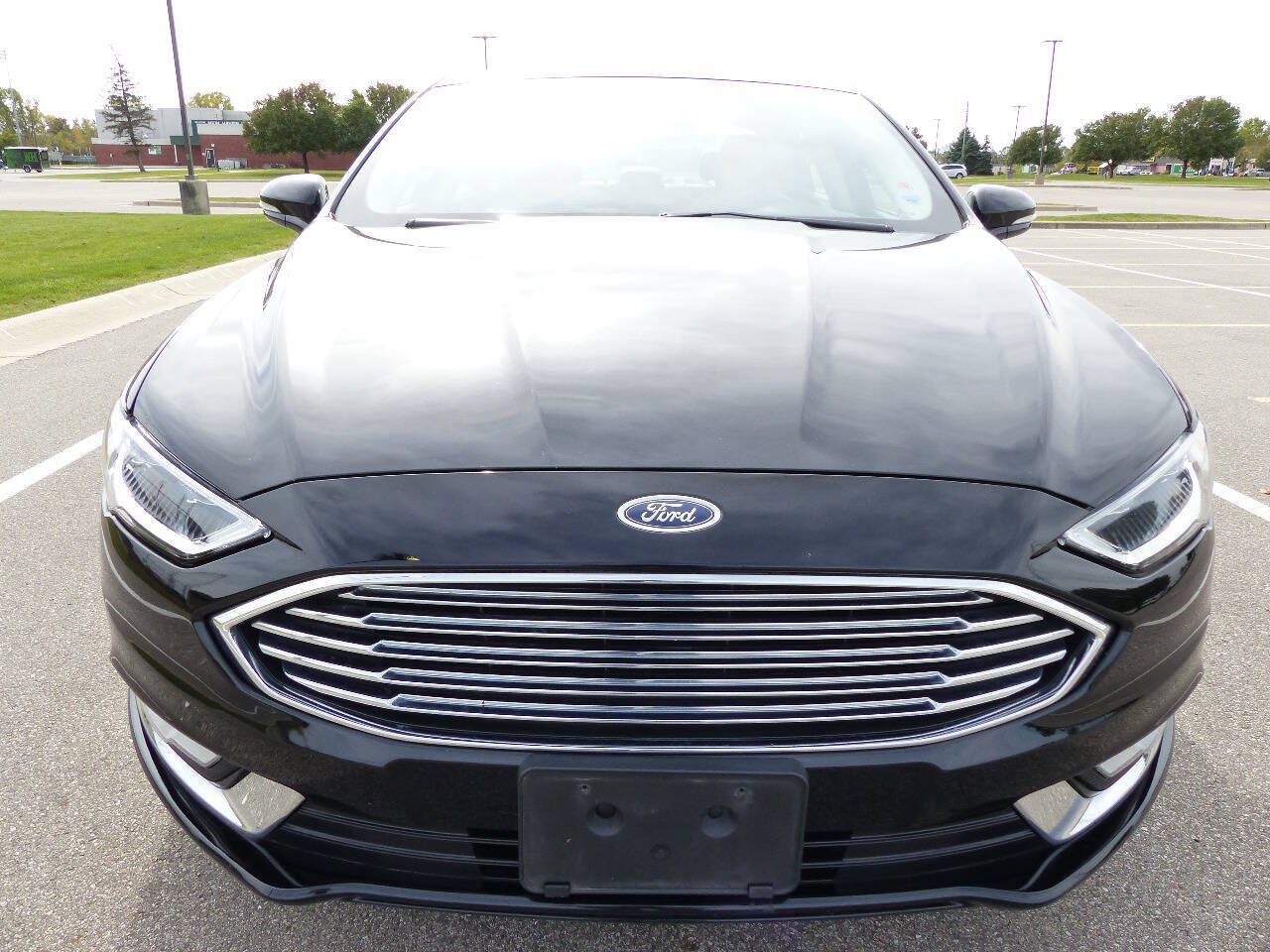 Used 2017 Ford Fusion SE w/ Fusion SE Technology Package FWD image 12