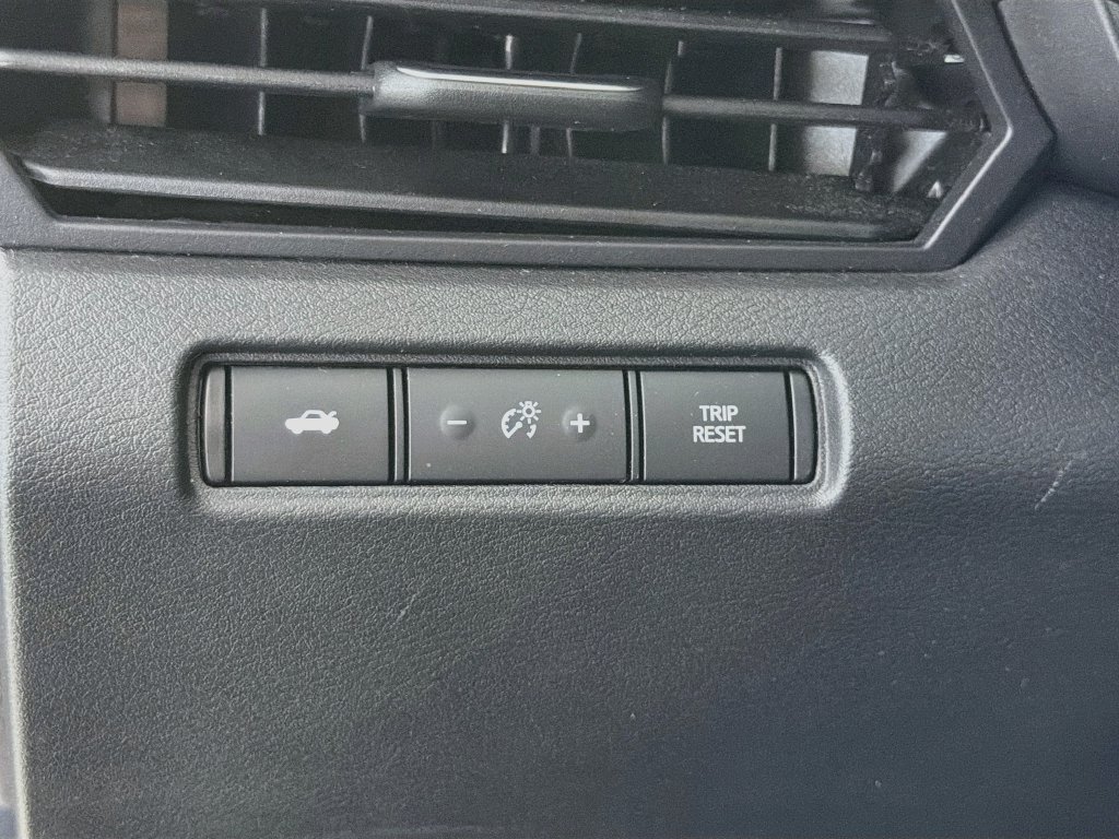 Used 2025 Nissan Altima 2.5 SV FWD image 13