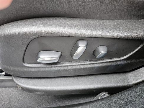 Certified 2025 Cadillac XT5 Premium Luxury image 6