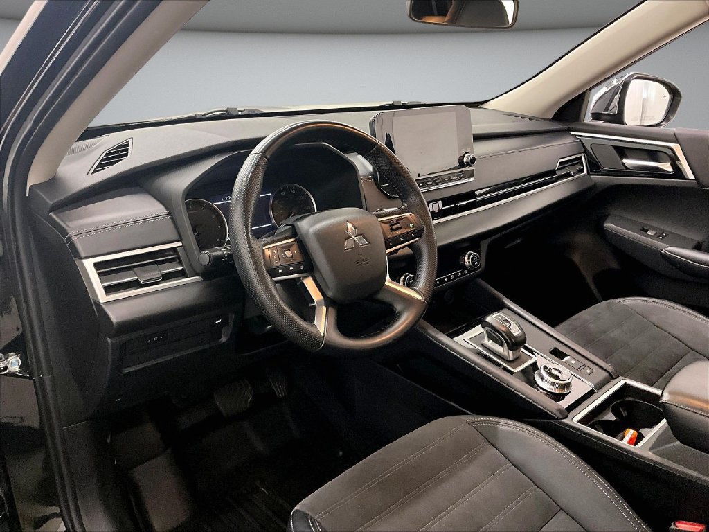 Used 2023 Mitsubishi Outlander SE AWD/4WD image 17