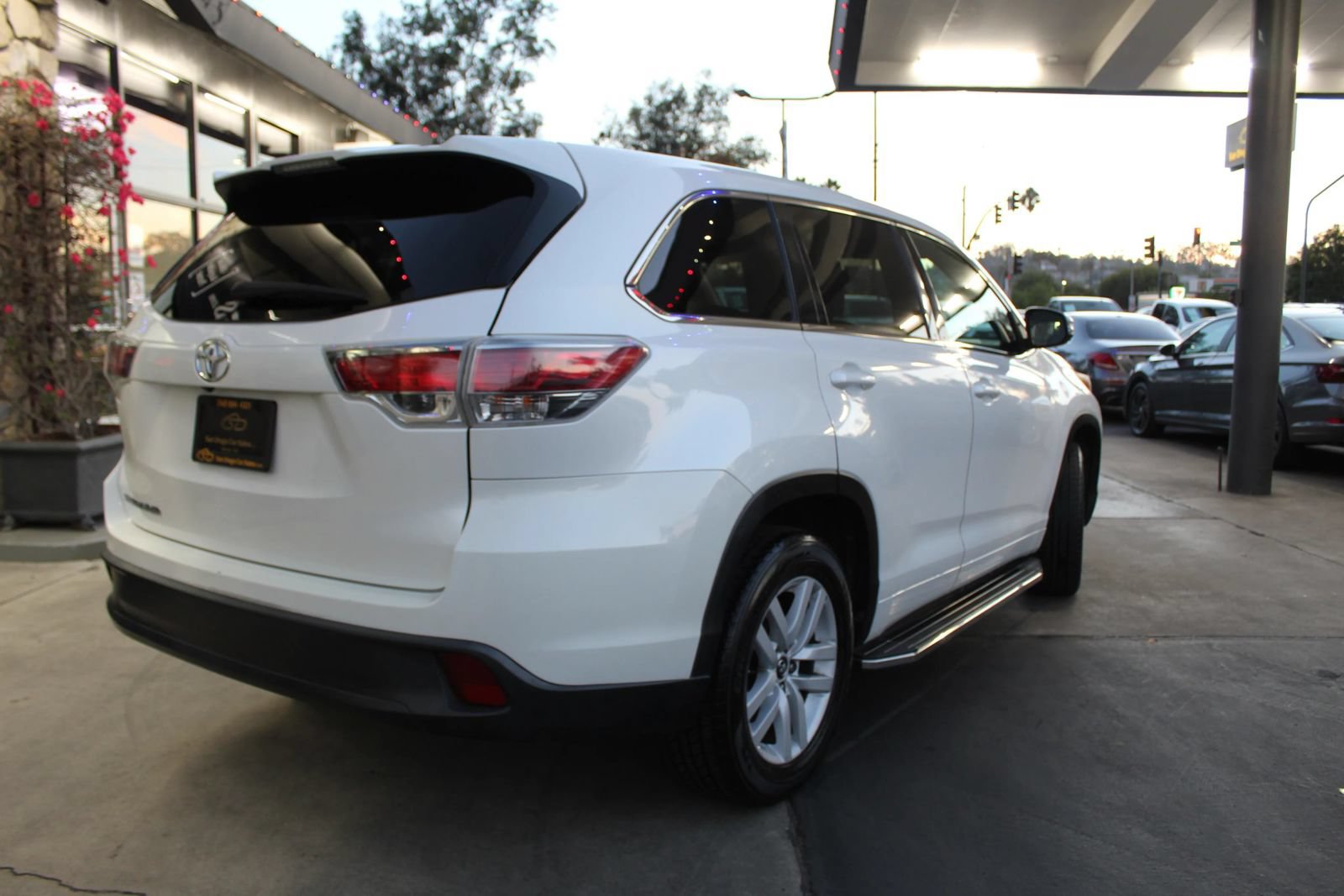 Used 2016 Toyota Highlander LE FWD image 5