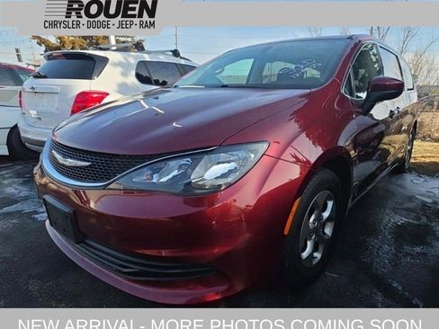 Used 2017 Chrysler Pacifica LX w/ Tire & Wheel Group image 1