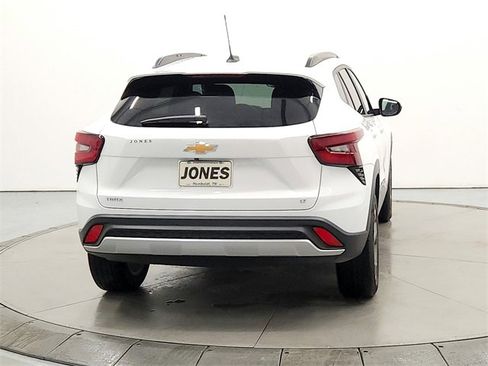 Used 2024 Chevrolet Trax LT w/ Driver Confidence Package image 6