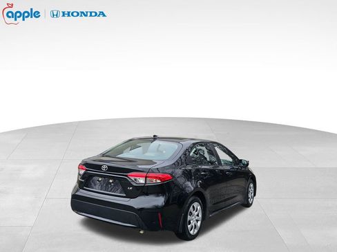 Used 2022 Toyota Corolla LE image 4