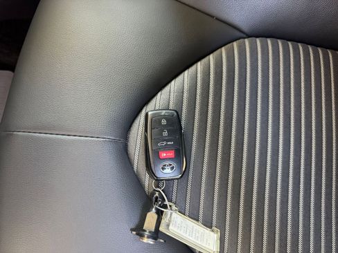 Used 2025 Toyota Highlander XSE AWD/4WD image 22