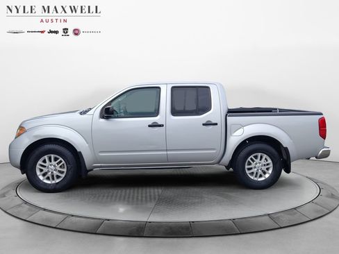Used 2018 Nissan Frontier SV image 12
